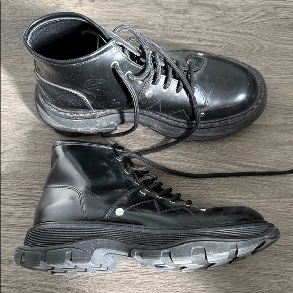 Alexander McQueen Shoes - Alexander McQueen Glossy Black  Boots